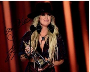 Lainey Wilson Signed Autographed 8x10 CMA Country Music Award Photograph - Picture 1 of 1