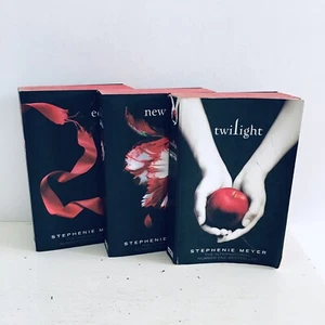 Twilight Saga 3 x Stephenie Meyer Books Vampires Paranormal Romance Red Pages - Picture 1 of 12