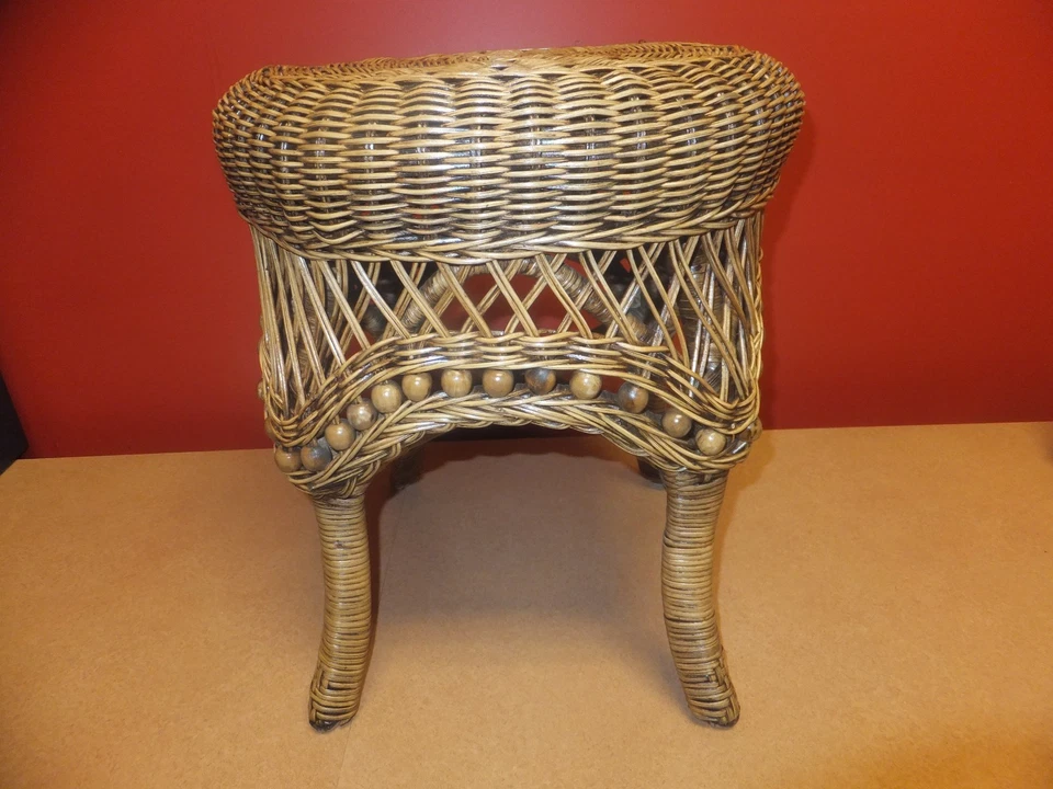 Wicker stool with beads - Image 1 of 4