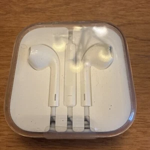 Apple MD827ZM/A Earpods with Remote and Mic - White - Picture 1 of 3