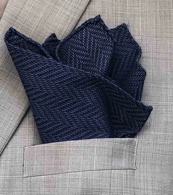 Cuadrado de bolsillo Oliver Spencer London italiano de algodón orgánico azul negro para hombre Foto 1 de 2