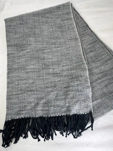 Bufanda envolvente eco mantón pashmina gris flecos tejido súper suave 23,5" x 72" - Imagen 1 de 7