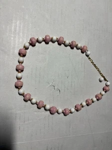 Vintage West Germany Pink White Plastic Beaded Necklace Gold Tone Costume Jewerl - Picture 1 of 3