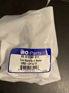 Enchufe de bombilla de señal de giro URO Parts 63138380211 para modelos BMW seleccionados 99-03 abiertos - Imagen 1 de 2