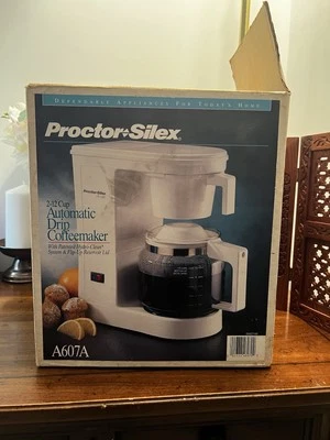 Cafetera de goteo automática Proctor-Silex 2-12 tazas modelo A607A blanca Foto 1 de 4