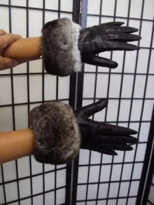 BRAND NEW BLACK LEATHER GLOVES W/ RANCHED CHINCHILLA WRIST TRIM WOMEN - Picture 1 of 1