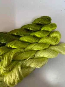 Green100%mulberry hand-dyed wrapping velvet flower Twistless nosplit silk thread - Picture 1 of 10