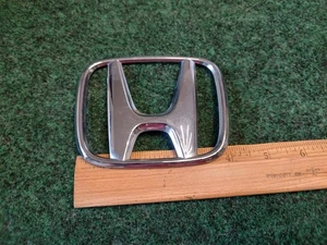 Emblème de hayon arrière HONDA ODYSSEY 2005-2010 LOGO SYMBOLE 75701-SHJ-A000 OEM 3S1 - Photo 1/6