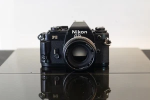 Nikon FG avec son Nikkor 50 mm / 1:1.8 - Picture 1 of 19