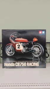 TAMIYA 1/6 HONDA CB750 RACING - Picture 1 of 11