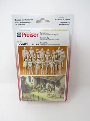 Preiser O 65601 Standing Passers-By Pedestrians People Train Station Figure Set - Image 1 of 2