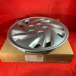 NOS OEM  Mopar Wheel Cover 4472591 - Picture 1 of 1