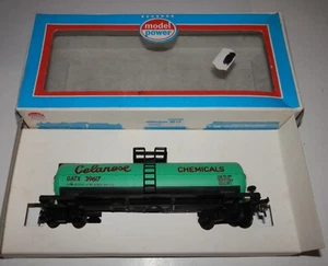 Model Power HO Scale 38' Celanese GATX 39617 "Fat Albert" Tank Car #9025 - Picture 1 of 3