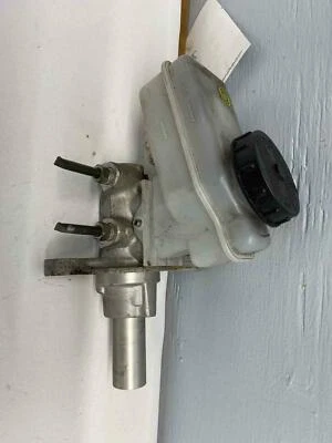 Master Cylinder INFINITI Q70 14 15 16 w/o high capacity action 3.7L - Image 1 of 4