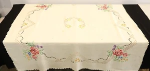 VINTAGE CROSS STITCH FLORAL TABLECLOTH WITH CROCHET TRIM 129cm x 125cm - Bild 1 von 9