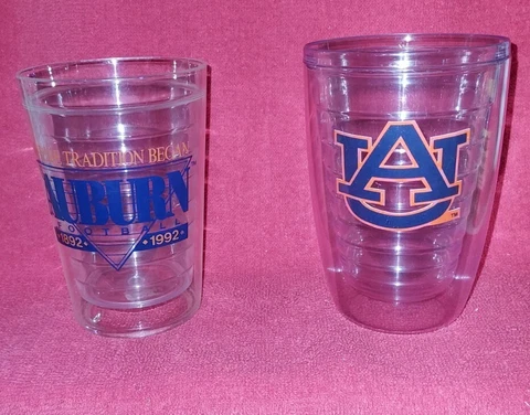 LOT OF 2 VINTAGE AUBURN UNIVERSITY PLASTIC DRINKING GLASSES PREVIOUSLY OWNED Cover