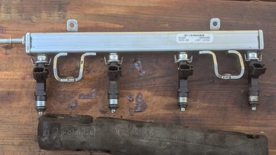 2011 Ford Escape Fuel Rail and Fuel Injectors - Image 1 of 4