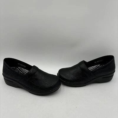 ПРОФЕССИОНАЛЬНЫЕ сабо EasyWorks от Easy Street LYNDEE из черной кожи с тиснением, 11 М - Изображение 1 из 4