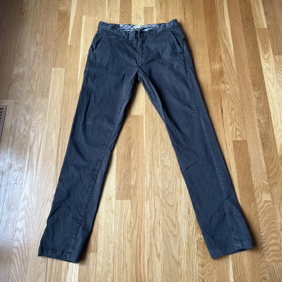 Pantalones chinos Burberry Brit oliva oscuro para hombre talla 30 Foto 1 de 4