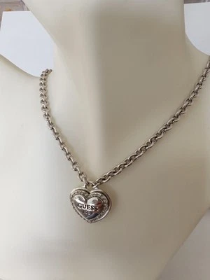 Collar Guess Corazón Logo Acero Inoxidable  Foto 1 de 4