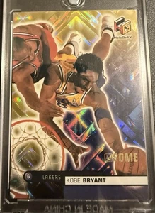 1999-00 UD HoloGrFX Kobe Bryant #28 Gold AuSome SSP Holofoil Parallel Lakers HOF - Foto 1 di 2