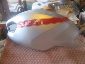 ducati monstruo plásticos/carenado p/n 48032601b ducati 696/796/1100 rojo/plata LHS - Imagen 1 de 11