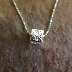 Hawaiian Design Jewelry 925K Sterling Silver Cube Leaf Necklace Pendant SP35801 - Picture 1 of 2
