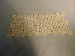 Comodino da tavolo bianco sporco uncinetto runner vintage 17L x 7W stampa cerchio - Foto 1 di 2
