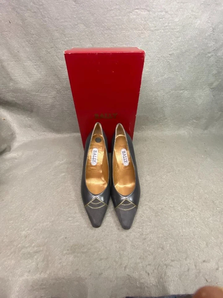 BALLY SAPATOS FEMININOS DE COURO CINZA COM BIQUEIRA DE CAMURÇA CINZA SALTO BOMBA 3 POLEGADAS TAMANHO 7M NOS - Imagem 1 de 4