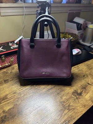 Bolsa tote Nine West ameixa e preta. Sem alças de ombro. - Imagem 1 de 4