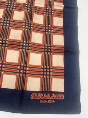 Bufanda cuadrada conmemorativa del 20 aniversario de colección 1959-1979 Eurail Pass 100 % seda Foto 1 de 4