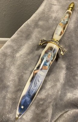 DE COLECCIÓN TESORO HUNDIDO SEXY AZUL PELO Y OJOS ESPADA MUJER 12 DAGAS FUNDA-CAJA Foto 1 de 4