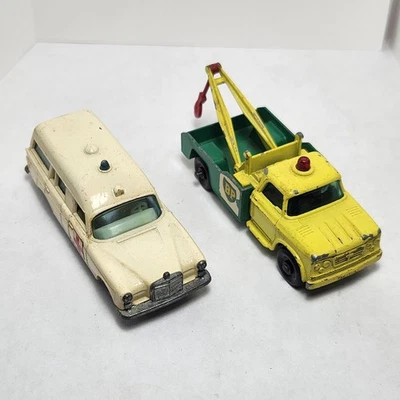 Par Vintage - Matchbox de Lesney - No. Ambulancia 3 "Binz" y Nº Camión de demolición 13 Foto 1 de 4