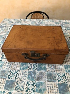 Antica Valigetta in Cuoio - Foto 1 di 12
