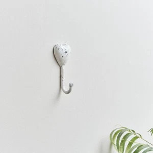White Distressed Metal Heart Wall Hook shabby chic vintage storage - Picture 1 of 3