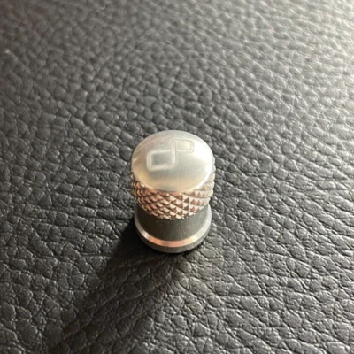 Lightech - 1 Cappelletto valvola ruota colore argento - Immagine 1 di 4