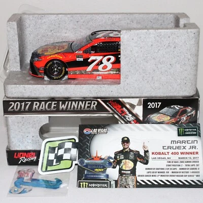 Martin Truex Jr 2017 Action #78 Las Vegas Win Bass Pro Tracker Boats Toyota/757 Foto 1 de 4