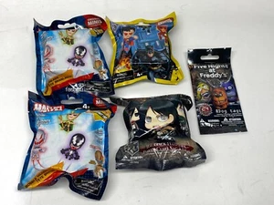 Lotto bustine cieche sigillate Five Nights At Freddys FNAF Marvel DC Minis Attack Titan - Foto 1 di 2