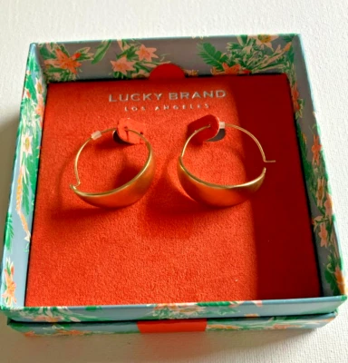 Brincos Lucky Brand argolas tom dourado esmalte cristalino branco interior novo na caixa - Imagem 1 de 4