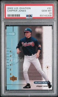 2002 UPPER DECK OVATION #31 CHIPPER JONES PSA 10 GEM 状况完好名人堂徽章 — 第 1/2 张图片