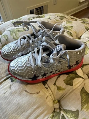 New Under Armour Boys' Spotlight Hammer Jr. USA Football Cleats Size 13K 3028228 - Image 1 of 4
