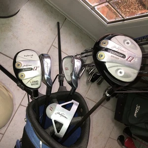 Used RH, Jack Nicklaus Junior Golf Set & a Junior Callaway Golf Bag. 6 pc - Picture 1 of 8
