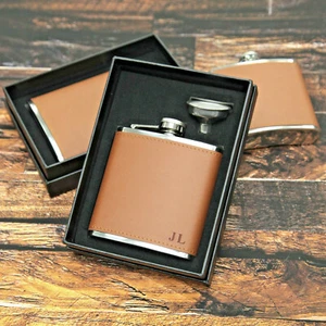 6oz Leather personalised Hip Flask.Bridal party Gifts with gift box - Picture 1 of 7