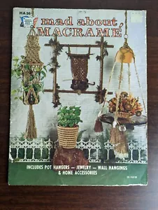 Joyce Bennett Mad About Macrame Book 1975 Pattern Hazel Pearson Handicraft HA 36 - Foto 1 di 23