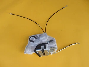 Cerradura puerta delantera izquierda lado conductor 5 puertas suzuki swift iii mz 2005-2010 sin ZV - Imagen 1 de 2