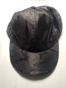 * TIME & TRU * PFERDESCHWANZMÜTZE * CAMO SCHWARZ VERSTELLBAR UNORDENTLICHE HAARDUTT MÜTZE * - Bild 1 von 2