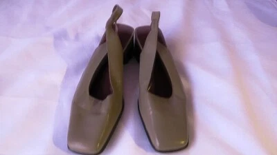 Saltos de gatinho marrom com biqueira quadrada - Imagem 1 de 4