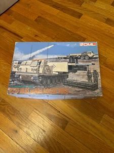 dml 1/35 scale modern afv series m270 mlrs w/m26 rocket pods, and add on detail - Bild 1 von 7