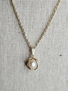 Vintage goldfarbene Halskette mit Zuchtperlen Anhänger zierlich klassisch Eleganz - Bild 1 von 6