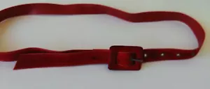 schmaler roter samtige Gürtel 90cm lang 2cm breit mit Metallösen - Bild 1 von 5